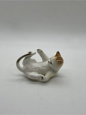 White and Tan Ceramic Cat Figurine - Catching Its Tail